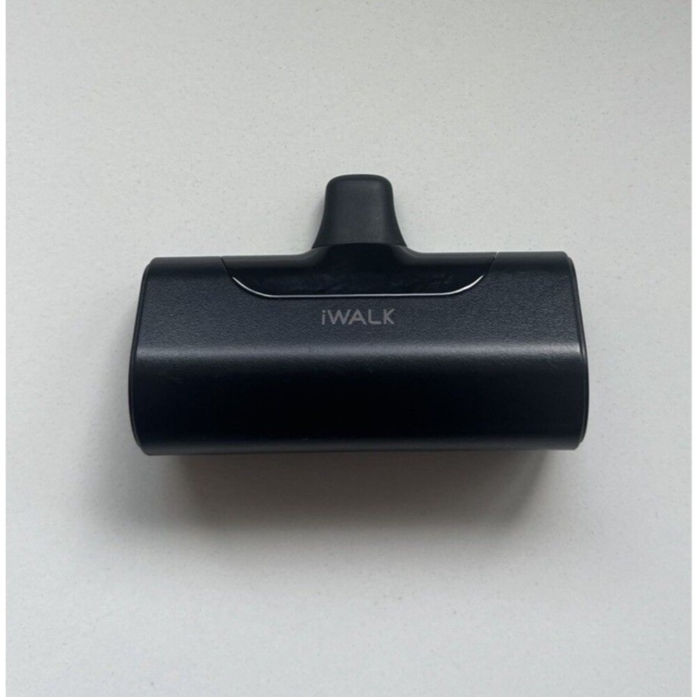 Black IWALK Older Cable Portable Power Bank for iPhone 13/14 and 13/14pro
